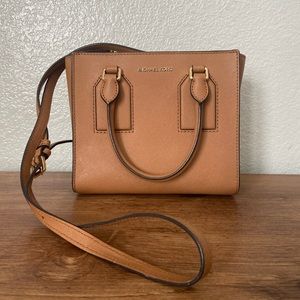 Michael kors crossbody purse